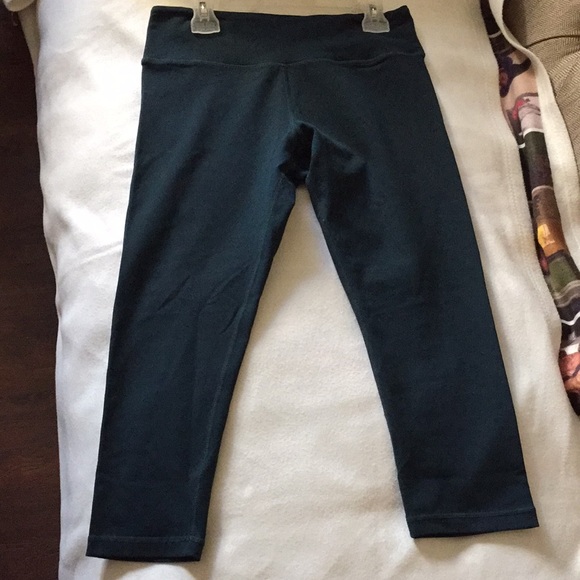 Lululemon active capris leggings size similar s - Picture 6 of 7